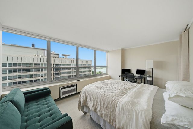 3550 N Lake Shore Drive 2707, Chicago, IL 60657