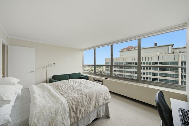 3550 N Lake Shore Drive 2707, Chicago, IL 60657