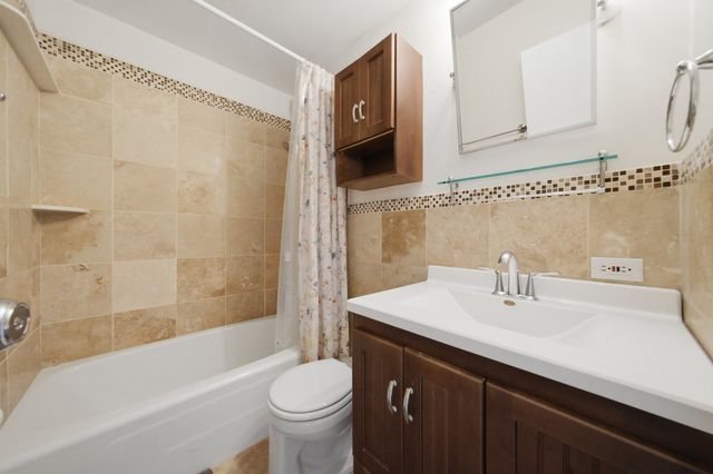 3550 N Lake Shore Drive 2707, Chicago, IL 60657