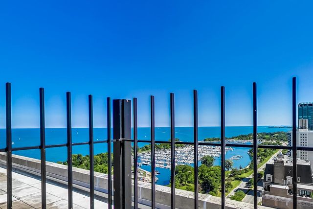 3550 N Lake Shore Drive 2707, Chicago, IL 60657