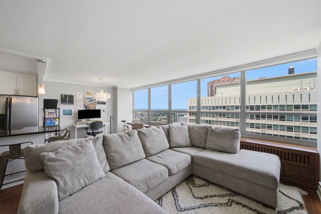 3550 N Lake Shore Drive 2707, Chicago, IL 60657