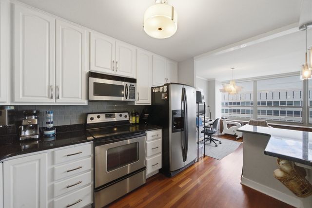 3550 N Lake Shore Drive 2707, Chicago, IL 60657