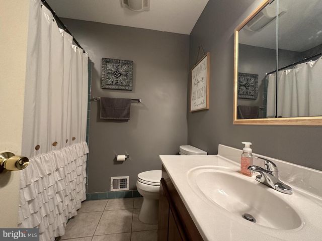 3910 FOREST GROVE DR, Annandale, VA 22003