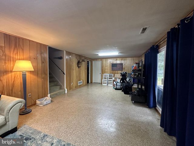 3910 FOREST GROVE DR, Annandale, VA 22003
