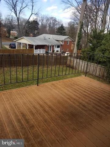 3910 FOREST GROVE DR, Annandale, VA 22003