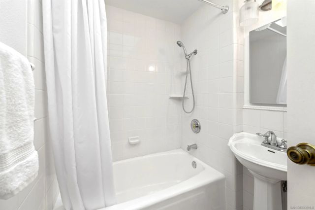 5577 Honors Dr, San Diego, CA 92122