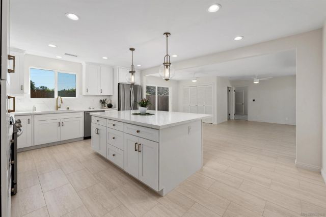 5577 Honors Dr, San Diego, CA 92122