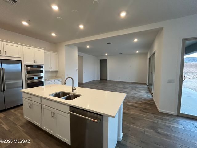 13990 N Crooked Creek Drive, Marana, AZ 85658