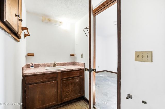 5100 Masonboro Loop Road, Wilmington, NC 28409