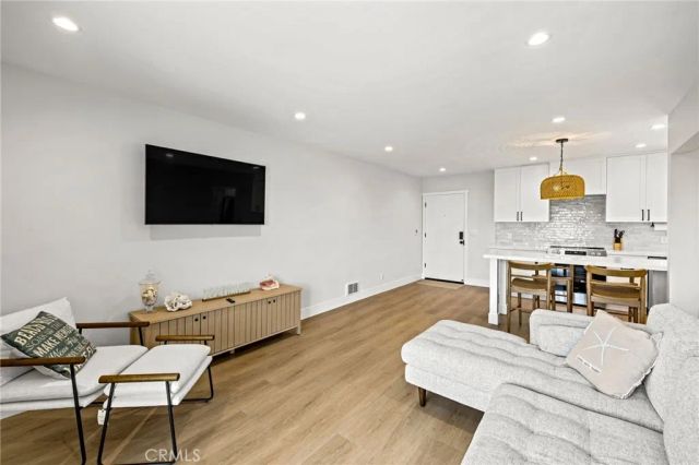 15 15th Street 19, Hermosa Beach, CA 90254