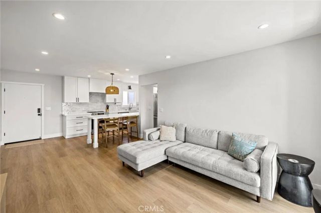 15 15th Street 19, Hermosa Beach, CA 90254