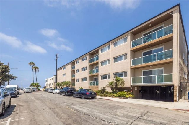 15 15th Street 19, Hermosa Beach, CA 90254