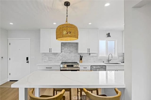 15 15th Street 19, Hermosa Beach, CA 90254