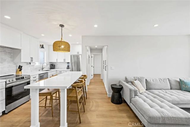 15 15th Street 19, Hermosa Beach, CA 90254