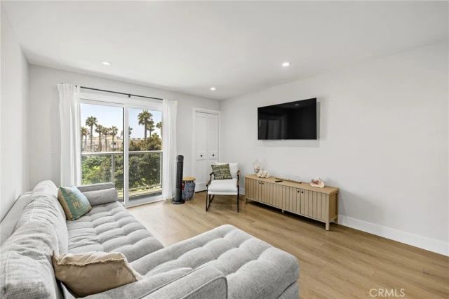 15 15th Street 19, Hermosa Beach, CA 90254
