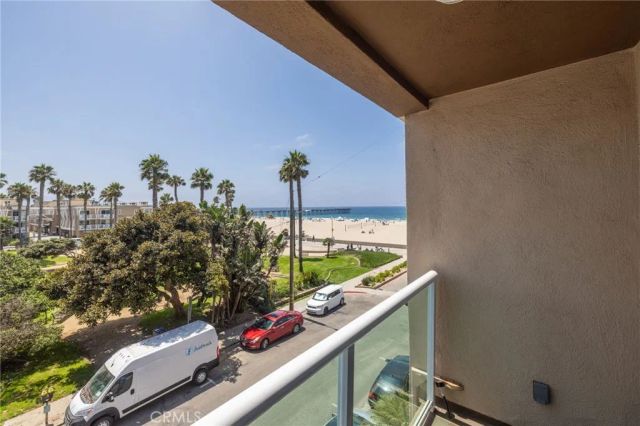 15 15th Street 19, Hermosa Beach, CA 90254