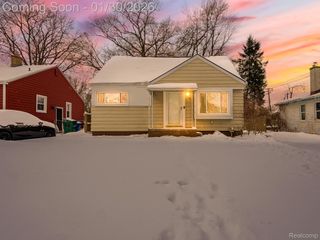 38 South Ascot Road, Waterford Charter Township, MI 48328