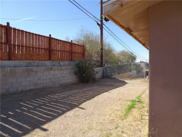 510 W Fredricks, Barstow, CA 92311
