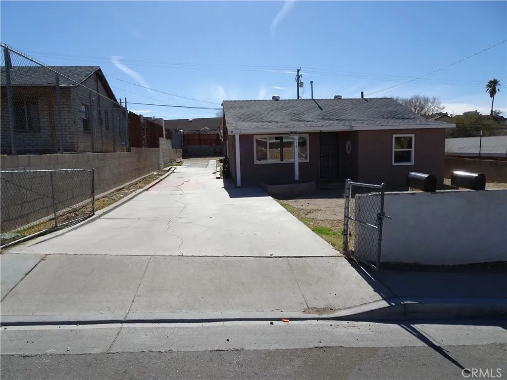 510 W Fredricks, Barstow, CA 92311
