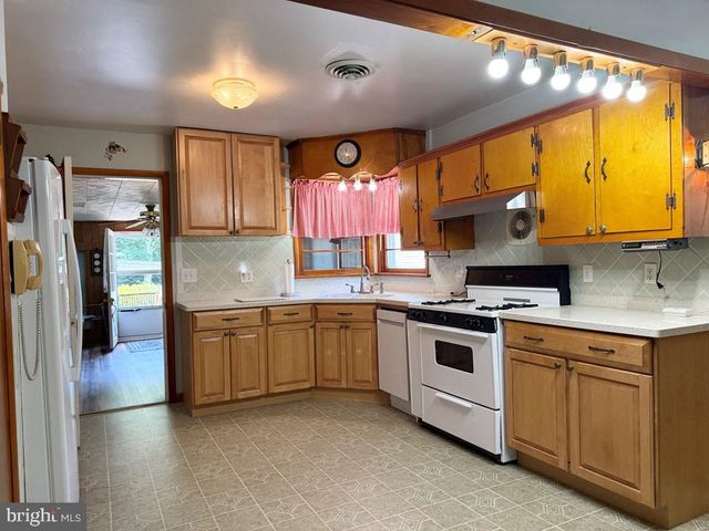 664 SANDY POINT RD, Heathsville, VA 22473