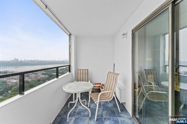 250 Gorge 14J, Cliffside Park, NJ 07010