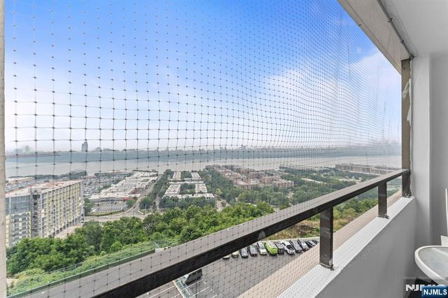 250 Gorge 14J, Cliffside Park, NJ 07010