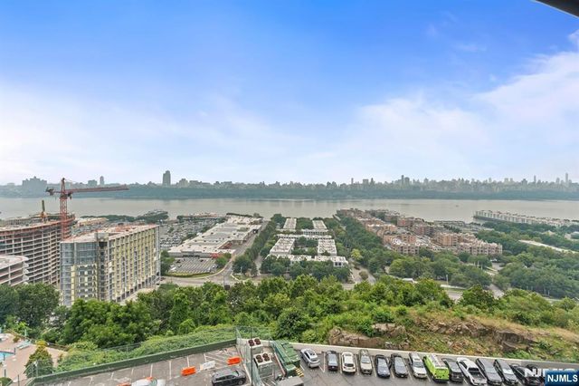 250 Gorge 14J, Cliffside Park, NJ 07010