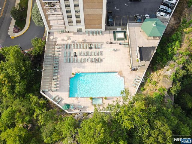 250 Gorge 14J, Cliffside Park, NJ 07010