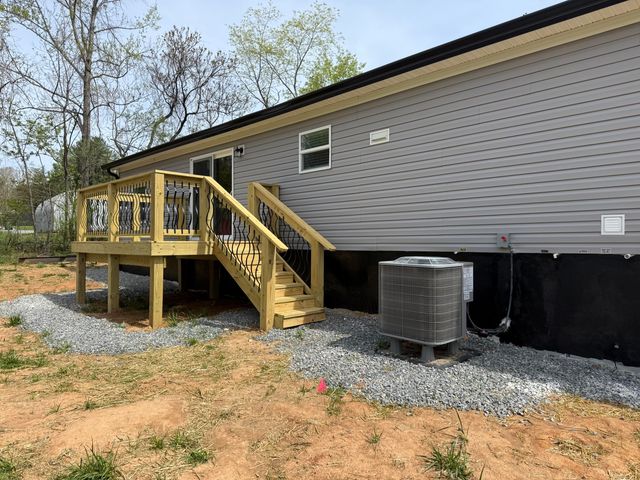 1176 Greenhill CT, Goodview, VA 24095