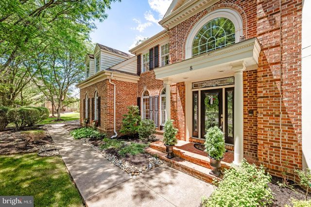 8 GOLFVIEW DR, Warminster, PA 18974