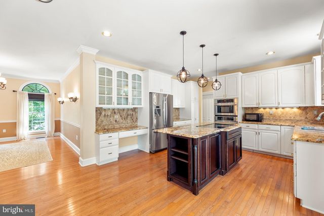 8 GOLFVIEW DR, Warminster, PA 18974