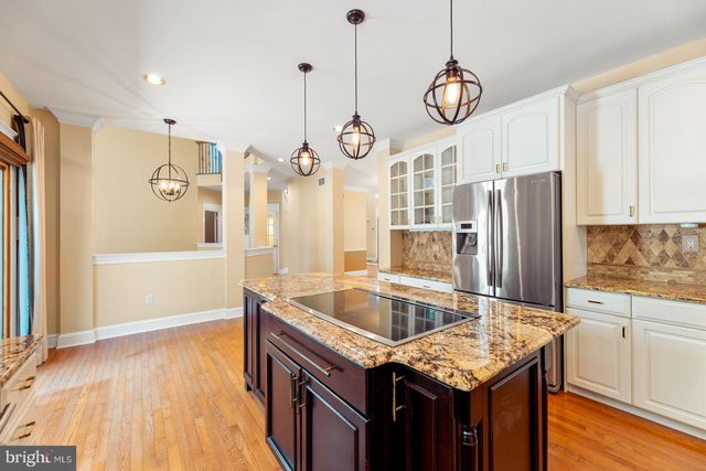 8 GOLFVIEW DR, Warminster, PA 18974
