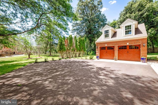 8 GOLFVIEW DR, Warminster, PA 18974