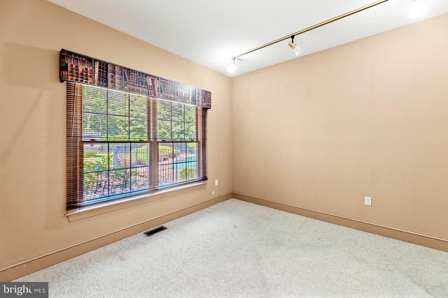 8 GOLFVIEW DR, Warminster, PA 18974