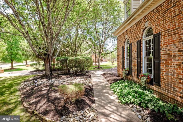 8 GOLFVIEW DR, Warminster, PA 18974