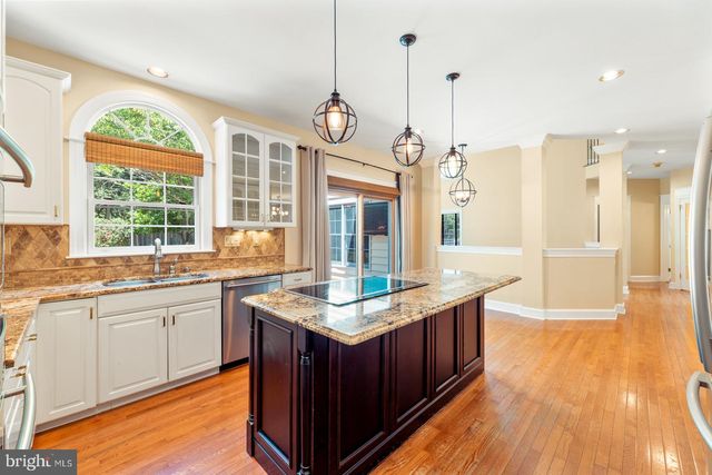 8 GOLFVIEW DR, Warminster, PA 18974