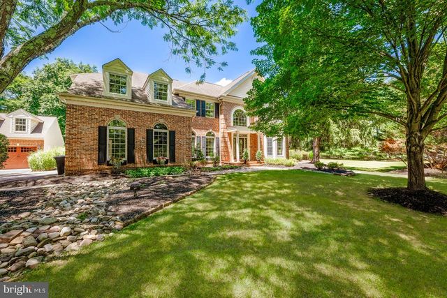 8 GOLFVIEW DR, Warminster, PA 18974