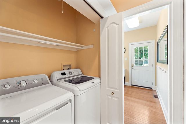 8 GOLFVIEW DR, Warminster, PA 18974
