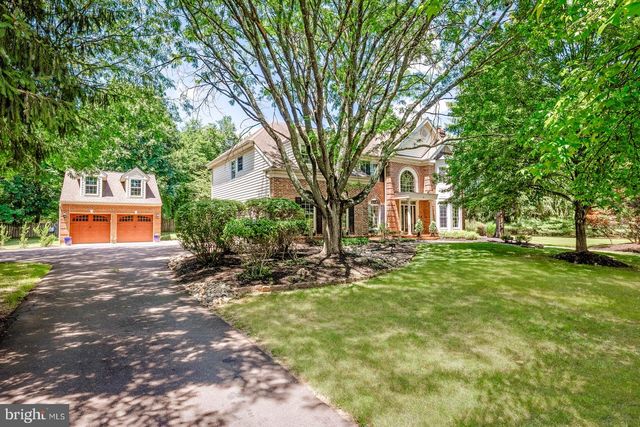 8 GOLFVIEW DR, Warminster, PA 18974