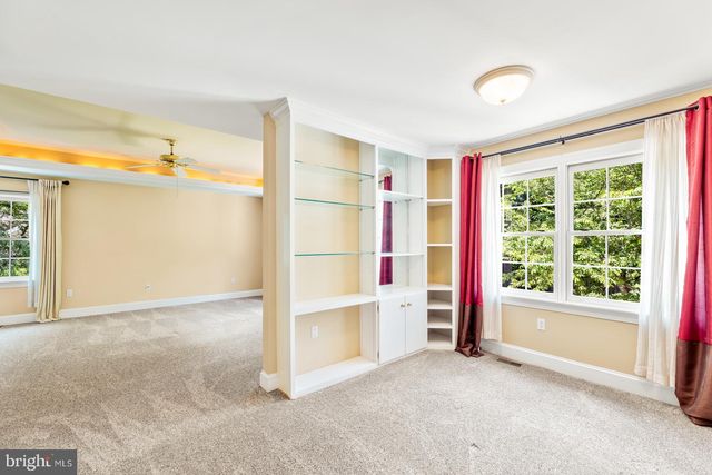 8 GOLFVIEW DR, Warminster, PA 18974
