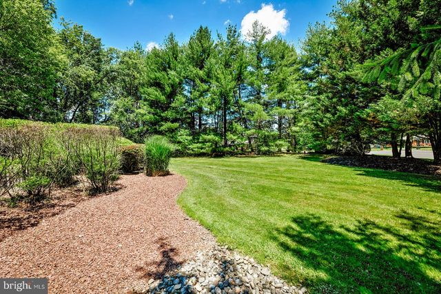 8 GOLFVIEW DR, Warminster, PA 18974