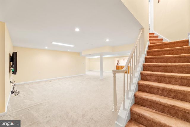 8 GOLFVIEW DR, Warminster, PA 18974