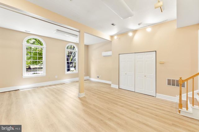 8 GOLFVIEW DR, Warminster, PA 18974
