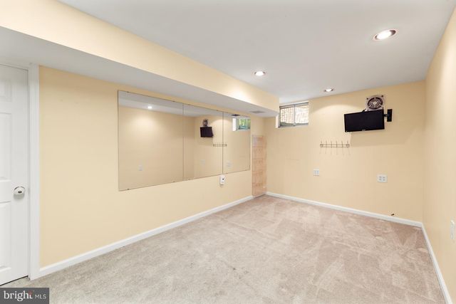 8 GOLFVIEW DR, Warminster, PA 18974