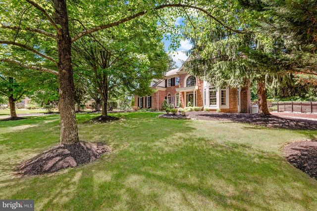 8 GOLFVIEW DR, Warminster, PA 18974