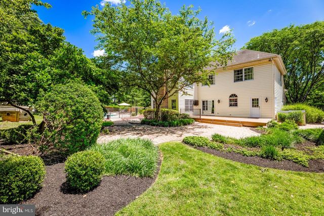 8 GOLFVIEW DR, Warminster, PA 18974