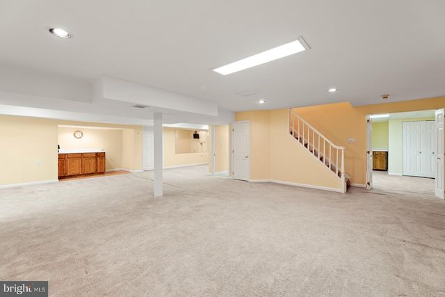 8 GOLFVIEW DR, Warminster, PA 18974