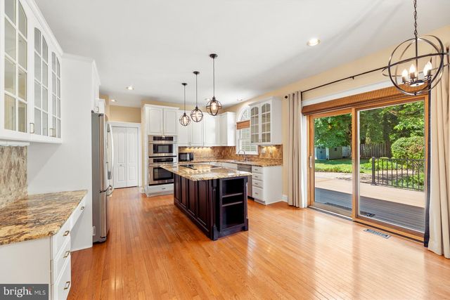 8 GOLFVIEW DR, Warminster, PA 18974