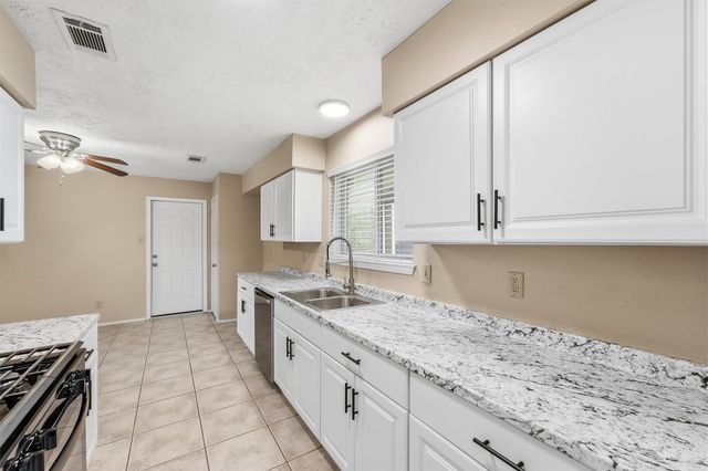7226 Thicket Trail Drive, Humble, TX 77346
