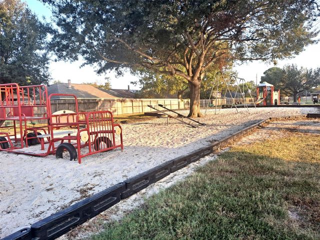 7226 Thicket Trail Drive, Humble, TX 77346